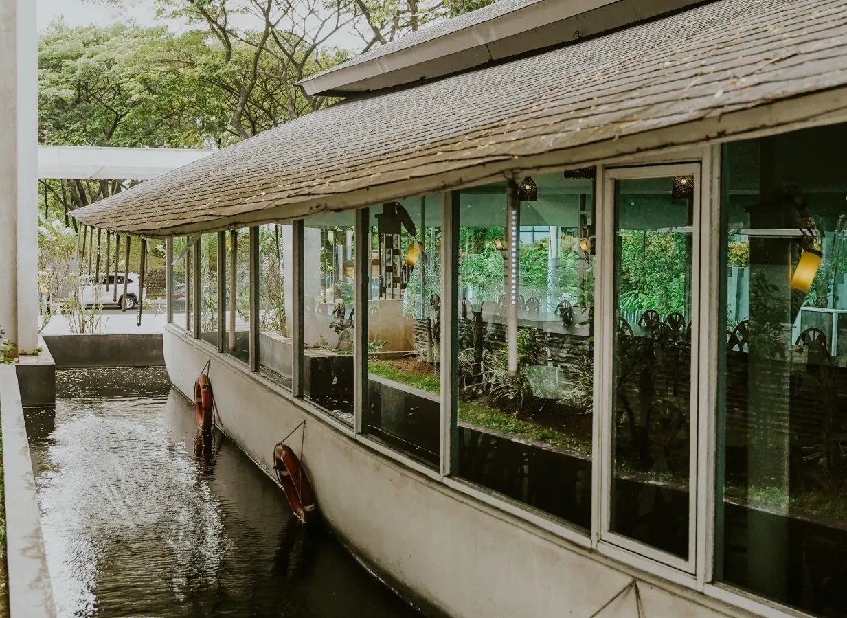 Tempat Makan di atas Kapal yang Unik